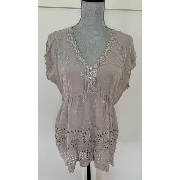 Johnny Was Eyelet V-Neck Top in Light Gray Small Embroidered Floral Short Sleeve - Picture 1 of 4